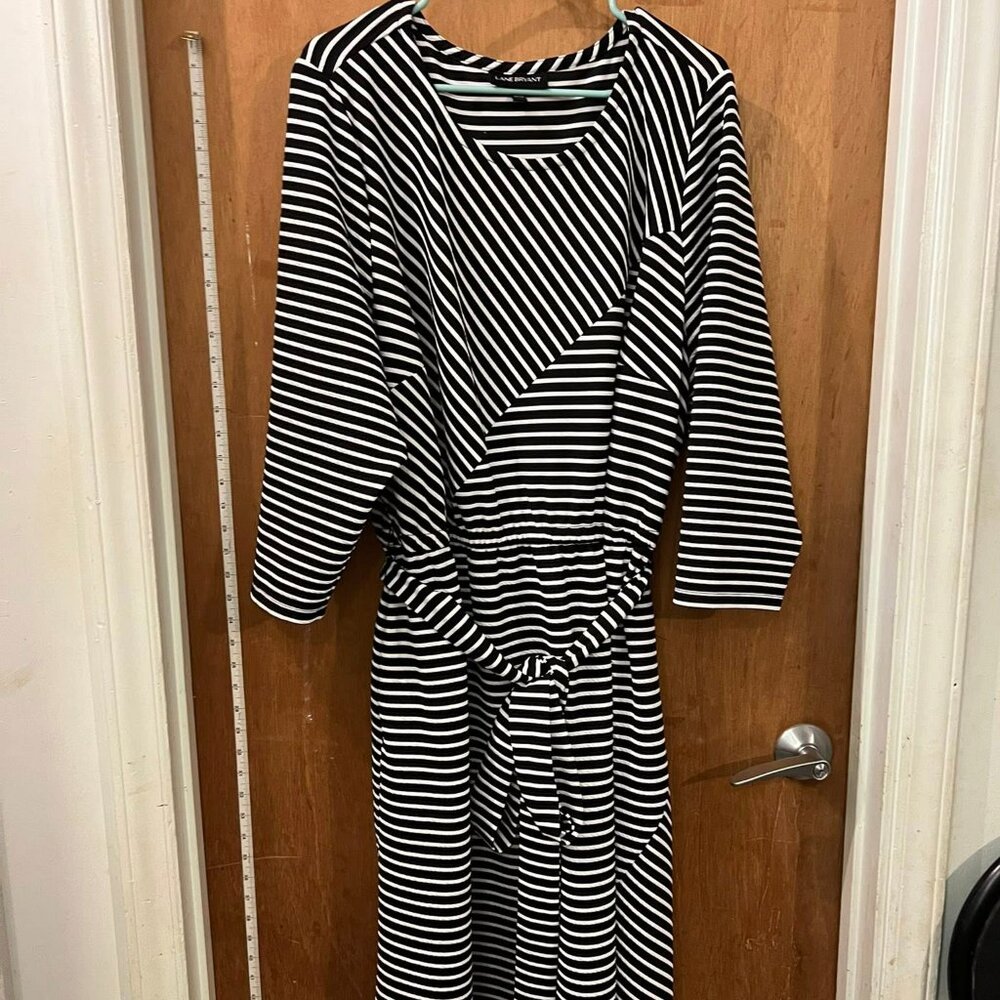 Size 26/28W - Lane Bryant - Black and White Stripe 3/4 Sleeve Midi Dress
